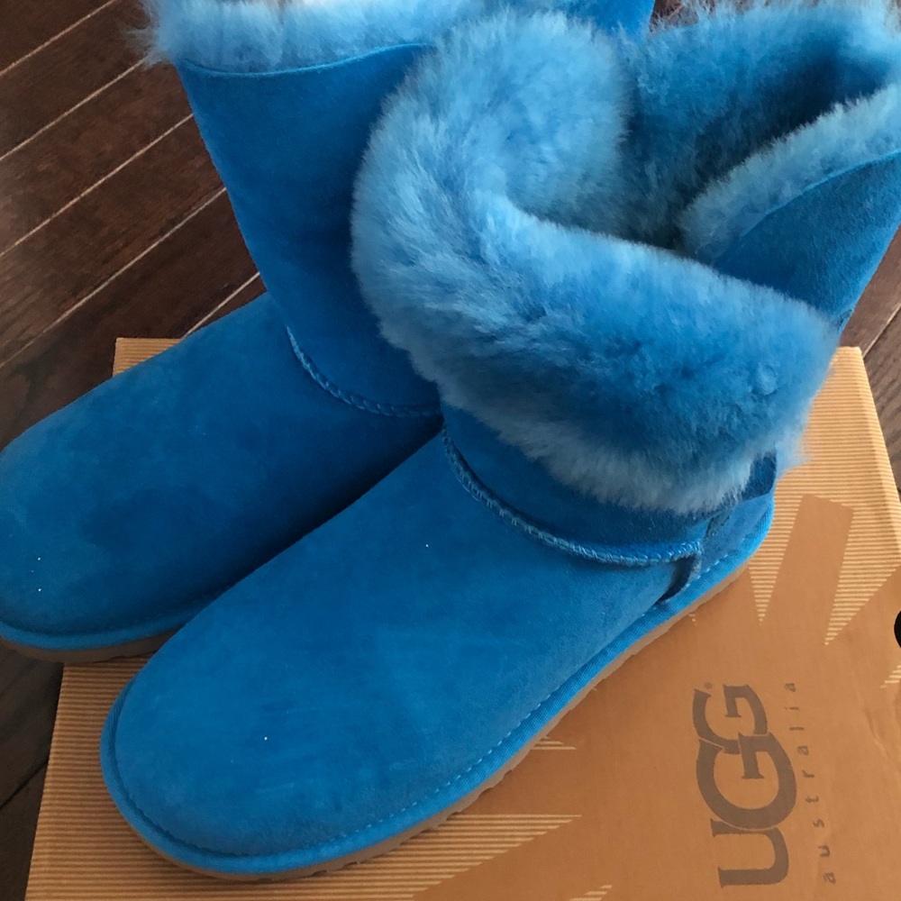 Blue Bailey Button authentic Uggs